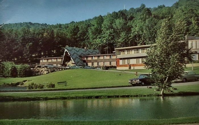 Boynehof Lodge - Old Postcard Photo (newer photo)